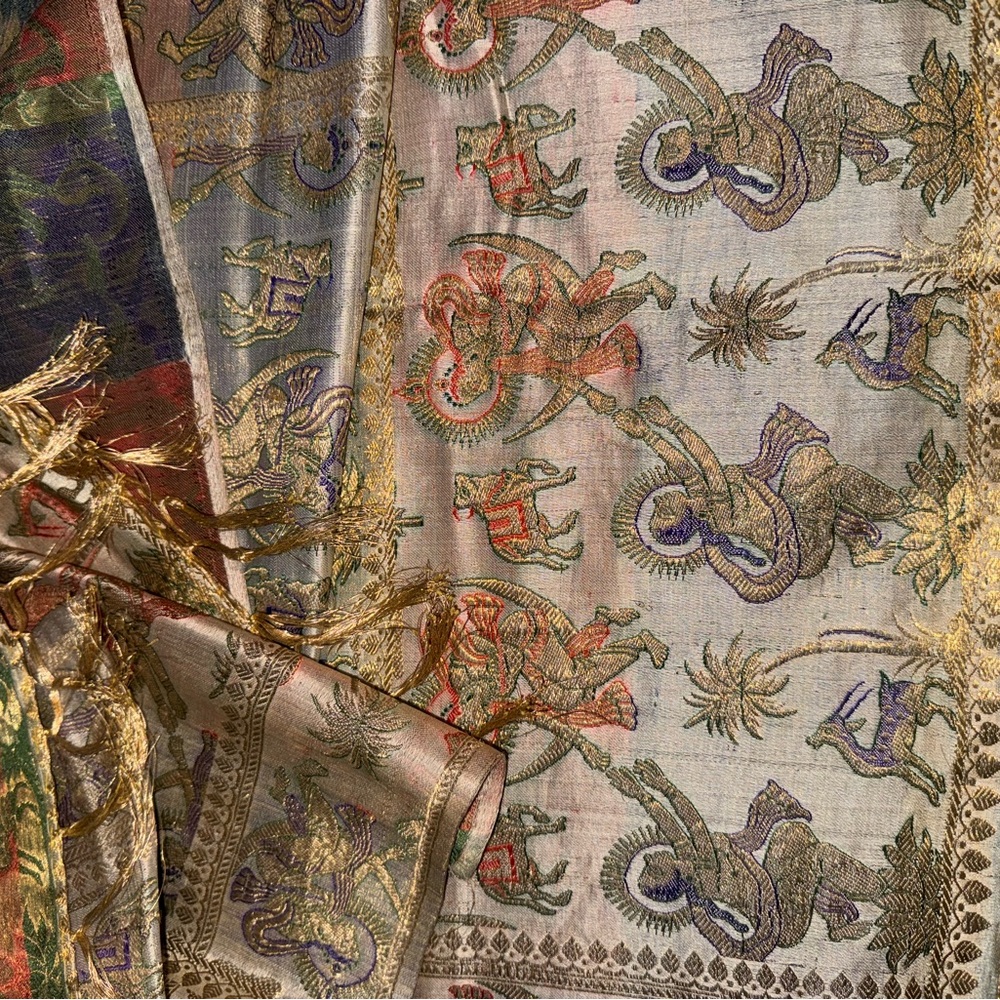 Beautiful Antique Silk Tapestry Cloth 68” - Picture 7 of 7